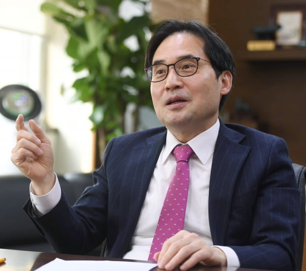 [한국경제신문] 한기정 신임 이사장 
