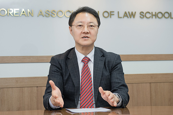 [법률신문] 이상경 로스쿨협의회 신임 이사장 “겸손한 자세로 먼저 소통할 것”