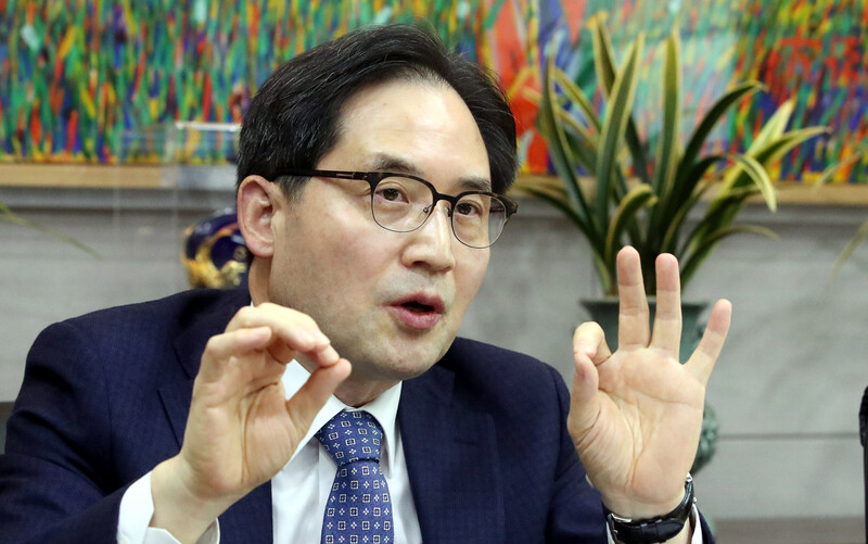 [한겨레] “사법시험 부활하면 개천에서 용날 거란 생각, 착각이다”