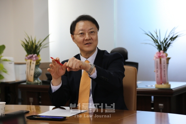 [법률저널] 로스쿨協 이상경 이사장 “변호사시험 자격시험화 토대 만들고 싶어”